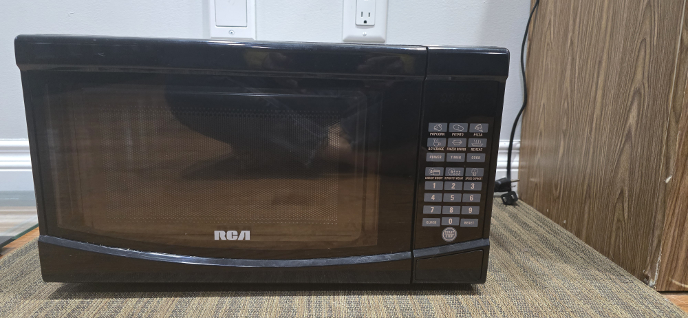 RCA Microwave - Black