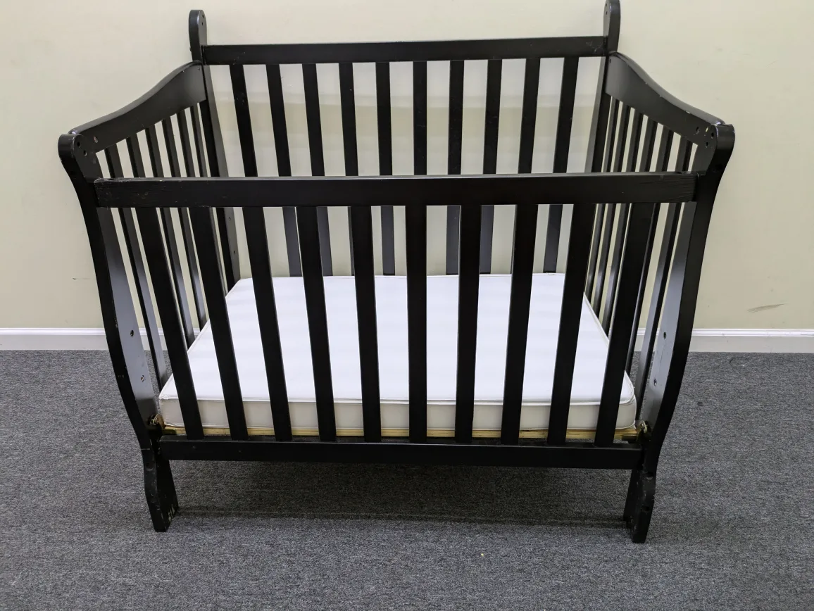 Dream on Me Black Mini Crib with Mattress image indicator(4)