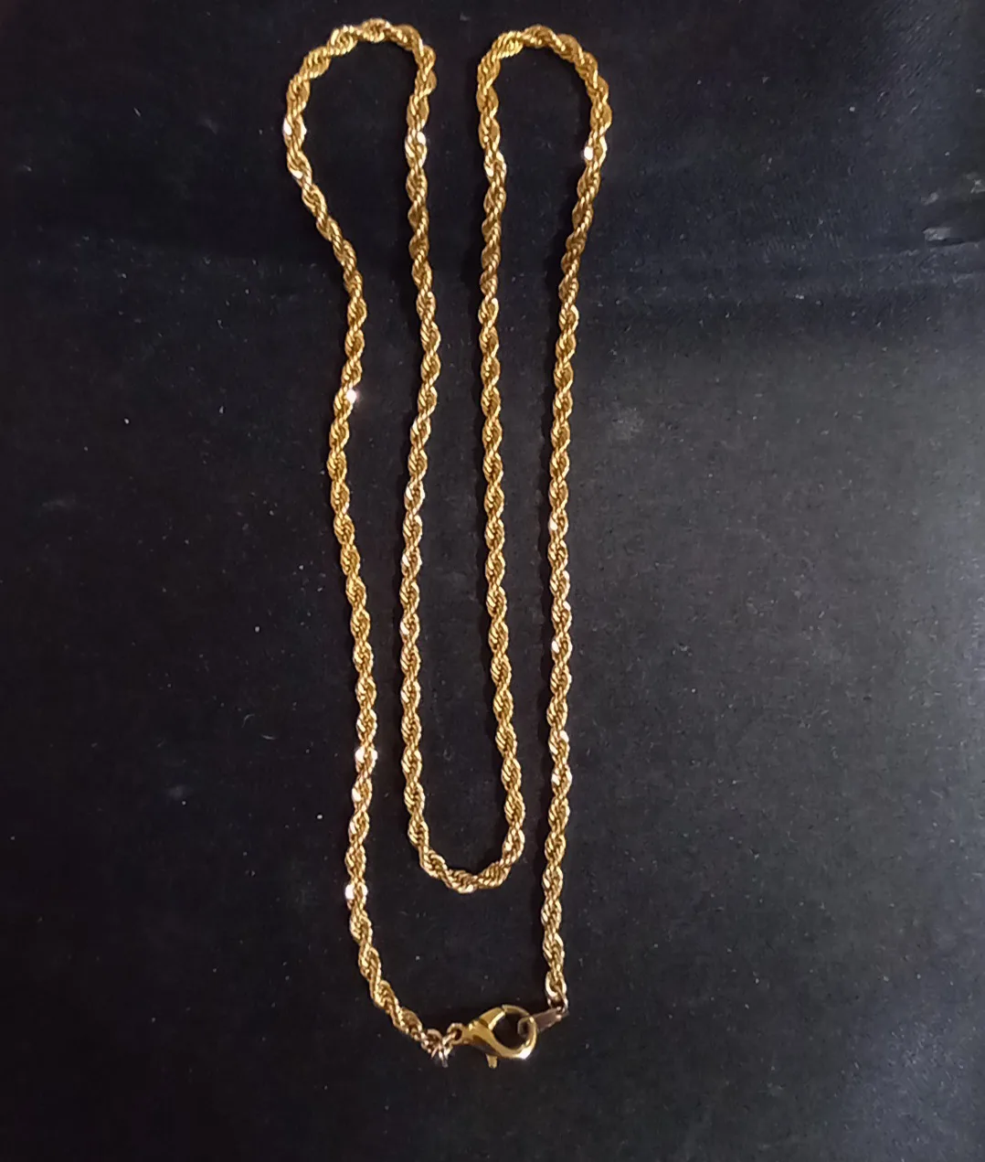 Gold toned rope neck chain image indicator(3)