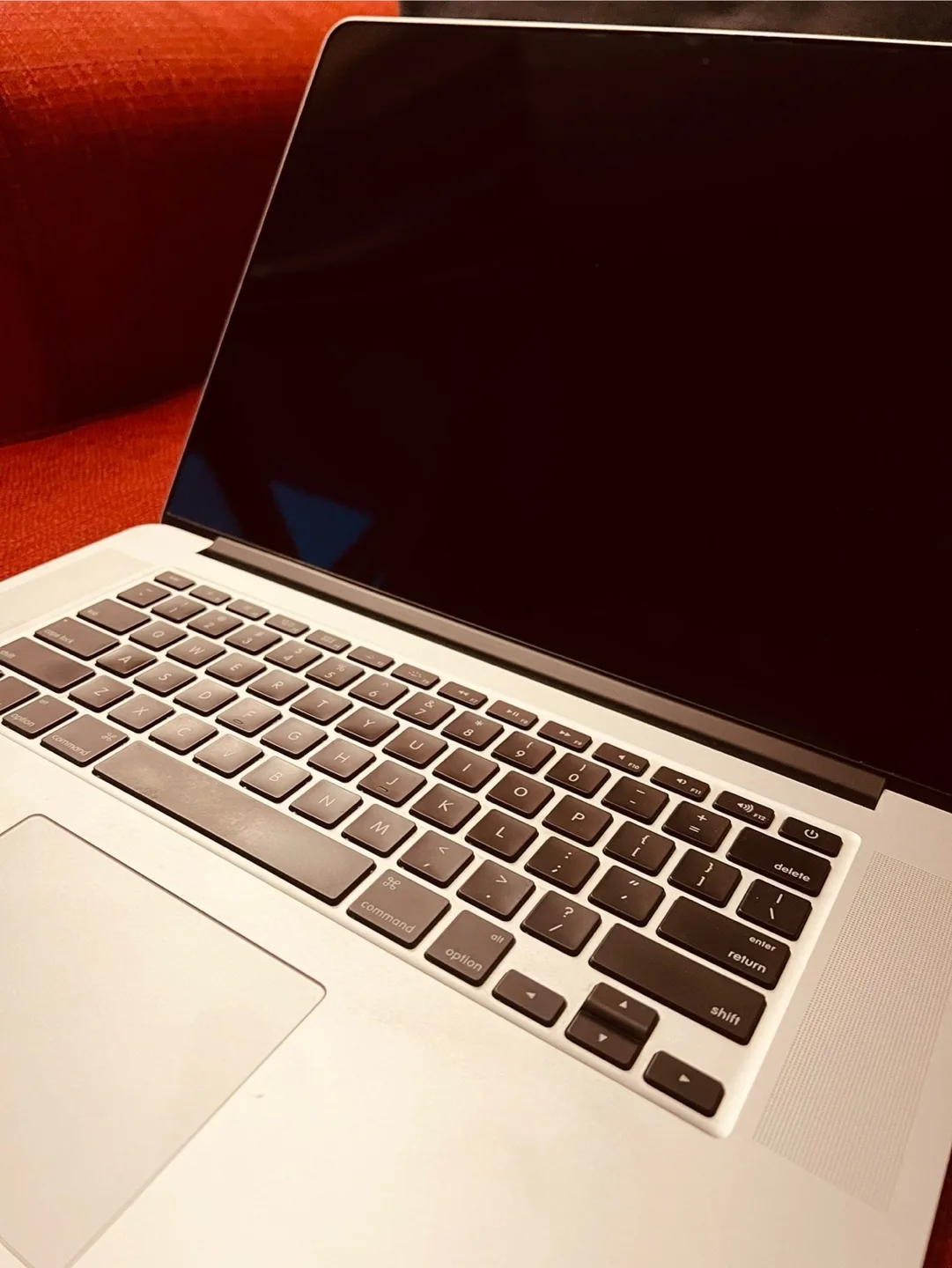 MacBook Pro 15 inch (Mid 2015), 2.5 GHz core i7, 512 GB SSD image indicator(3)