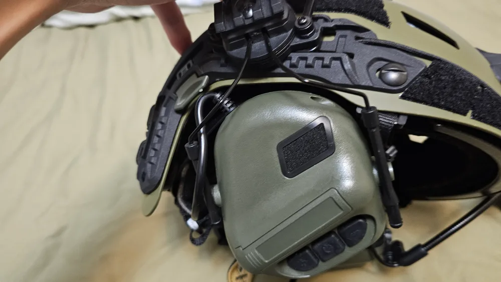 Helmet and ear pro package image indicator(3)