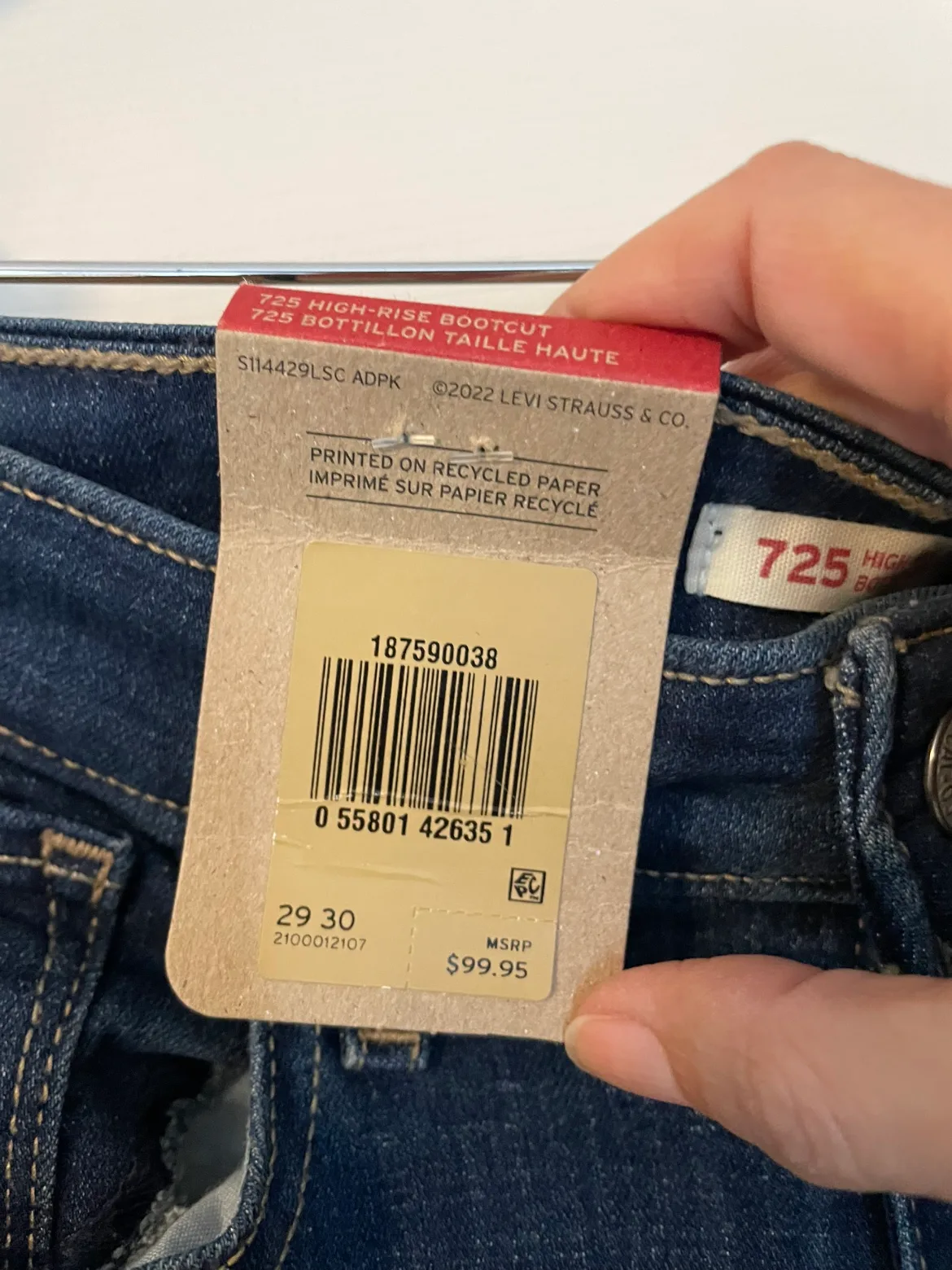 Levi's 725 High-Rise Bootcut Jeans - Size 29x30 image indicator(6)
