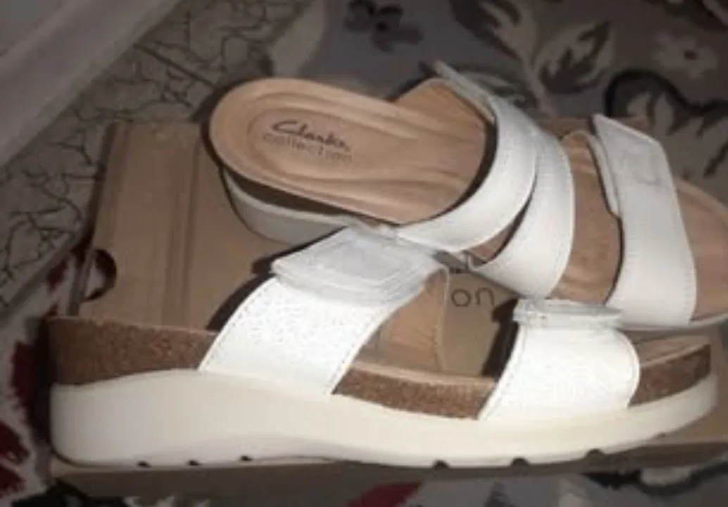 NEW in box Women's Clarks leather sandal , white , size 8W image indicator(4)