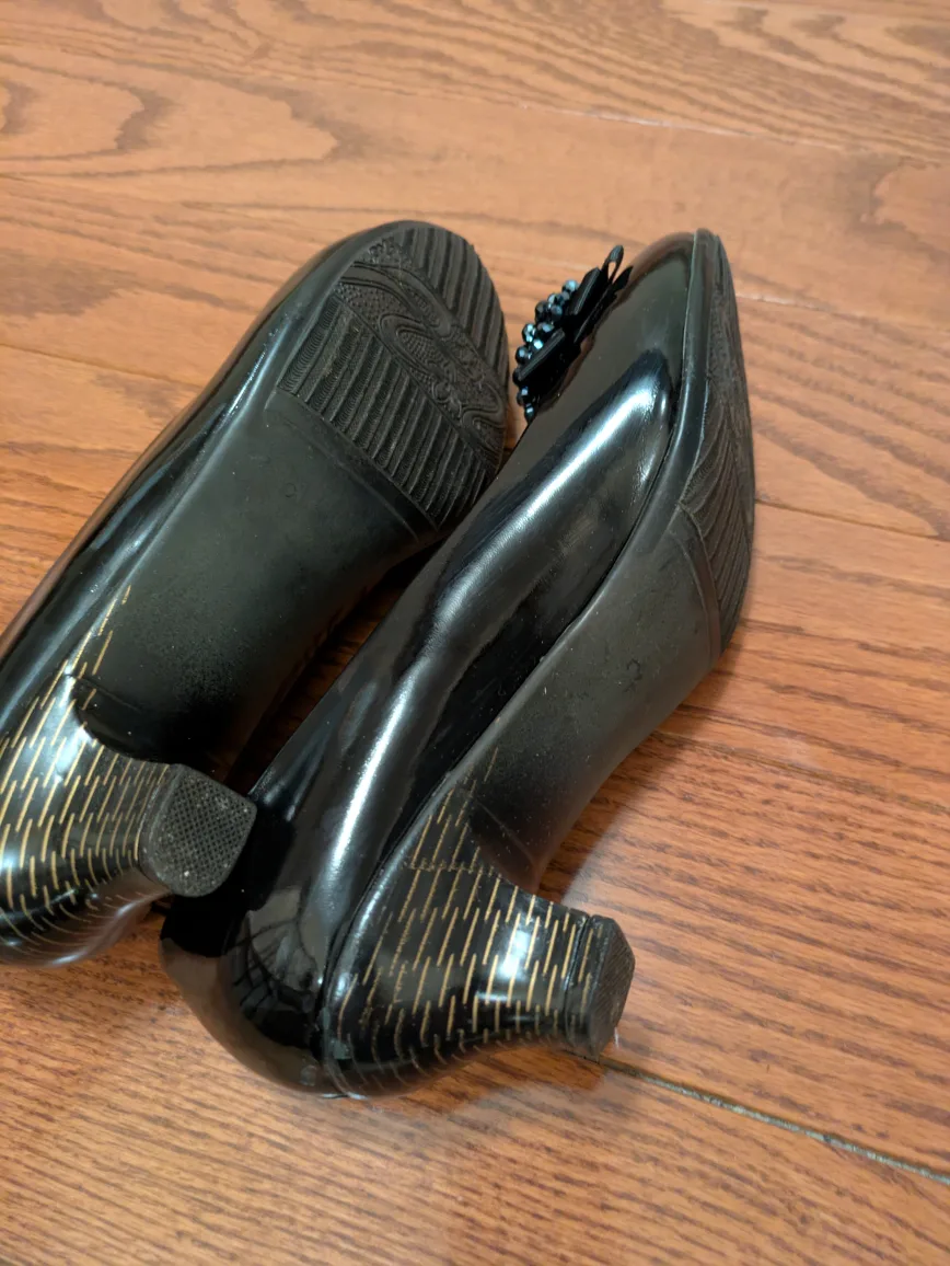 Brand New Nantong Black Patent Leather Low Heels image indicator(3)