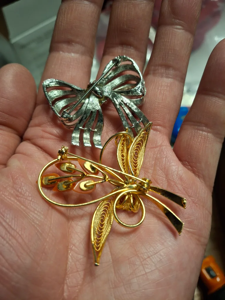 Vintage Brooches - Set of 4 image indicator(7)