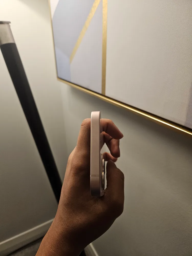 iphone 13 in excellent condition image indicator(4)