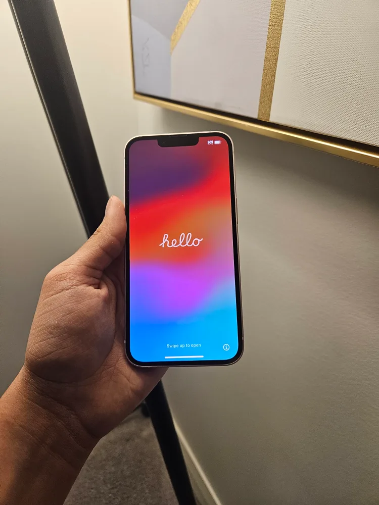 iphone 13 in excellent condition image indicator(6)