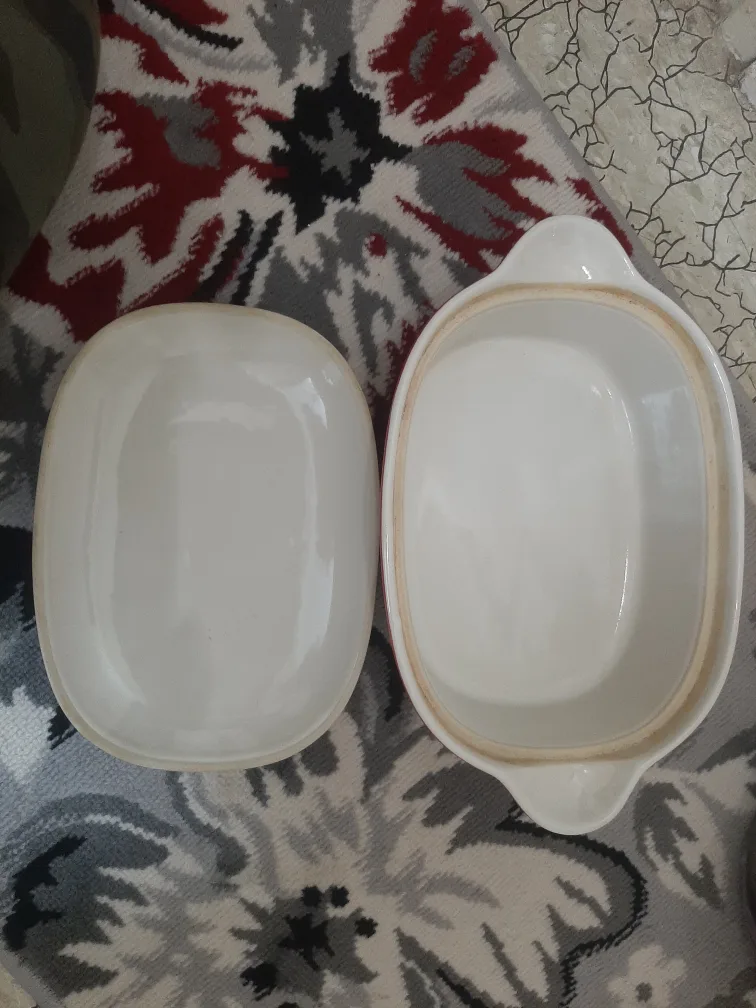 Like New , used once Casarole dish with lid, medium size image indicator(2)