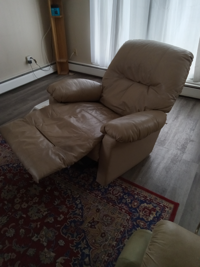 Beige Recliner Chair - photo 2