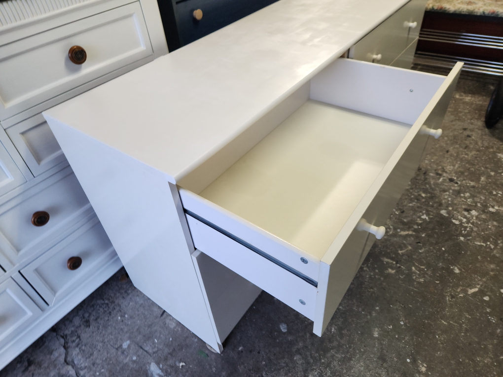 White Six-Drawer Dresser - photo 3