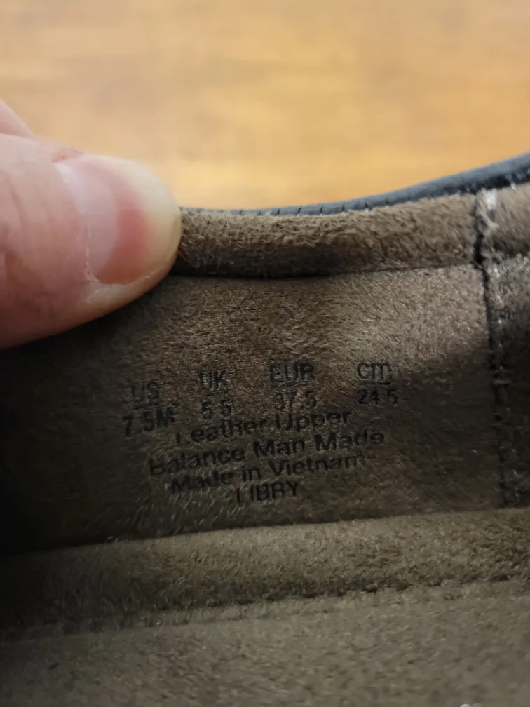 Women's Black Leather  Slip-on Shoes - Size 7.5 image indicator(4)