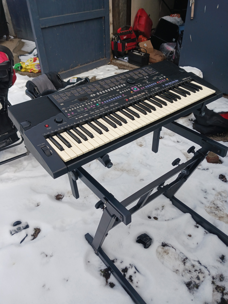 Yamaha PSR-540 Keyboard with Stand
