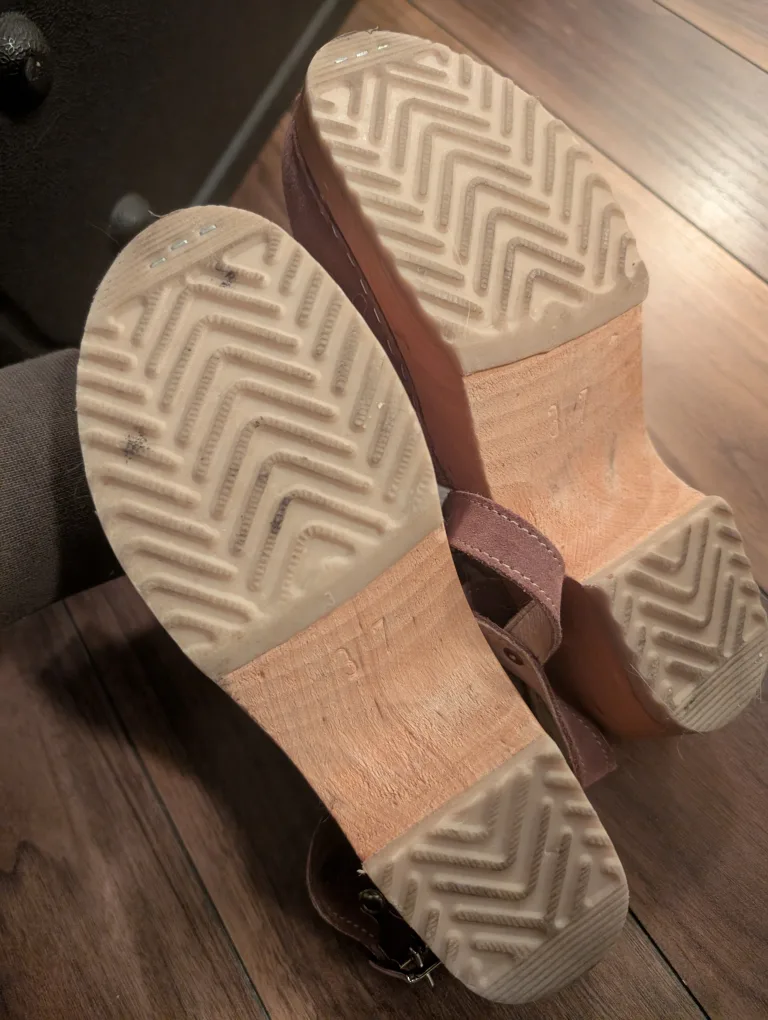 Women's Suede Clogs image indicator(5)