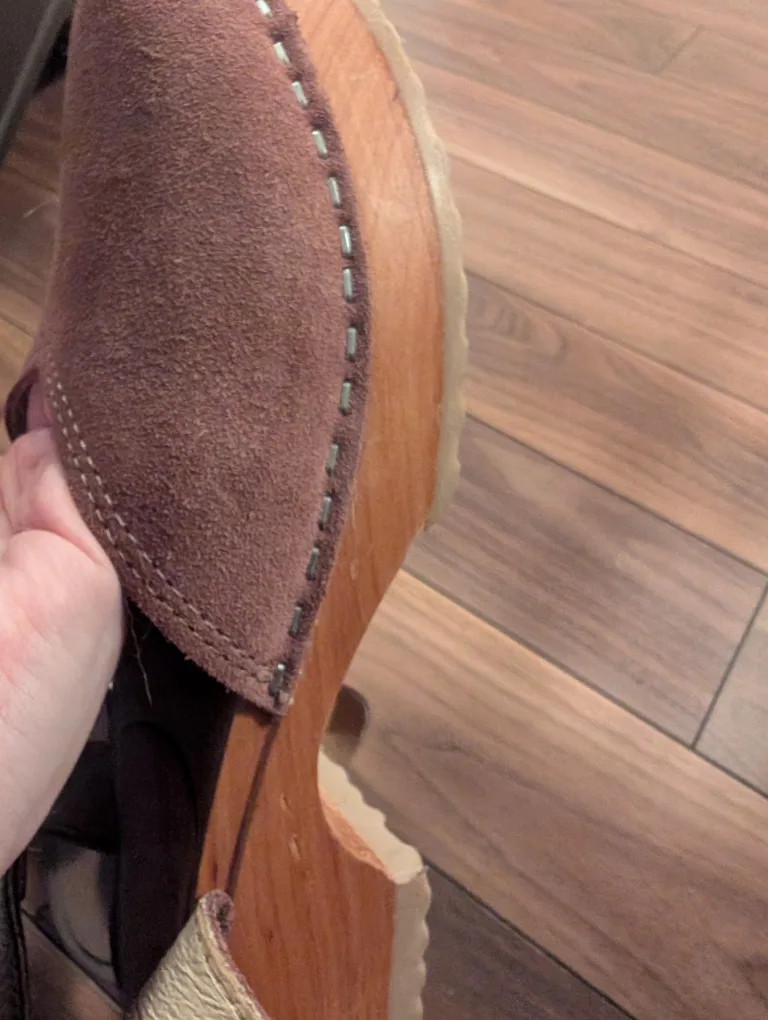 Women's Suede Clogs image indicator(6)