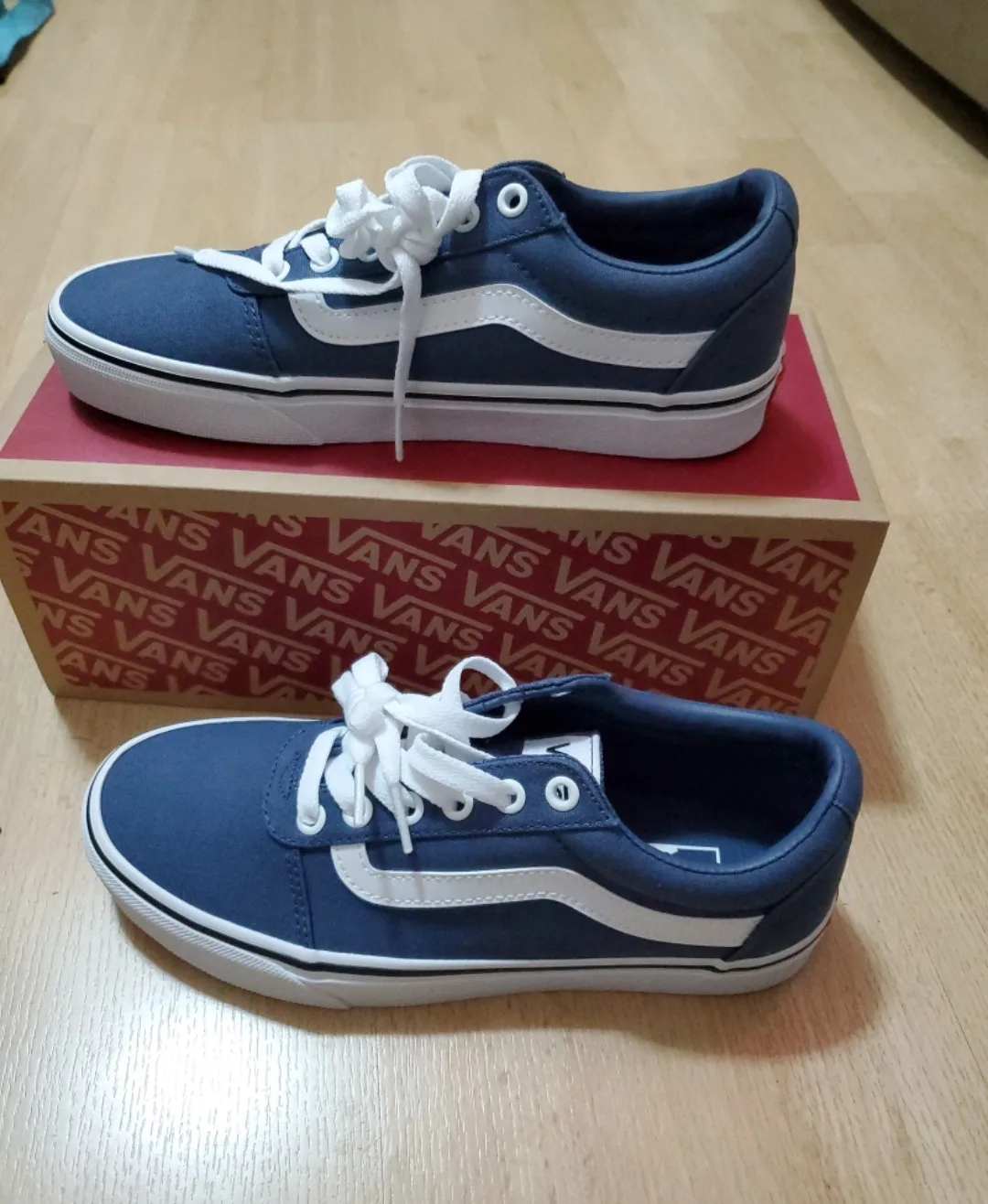 VANS women's ward low top sneaker image indicator(2)