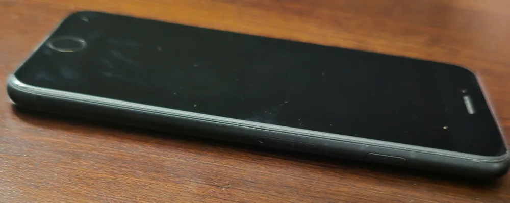 iPhone 7 - 128 GB - Black - Unlocked - Not refurbished image indicator(6)