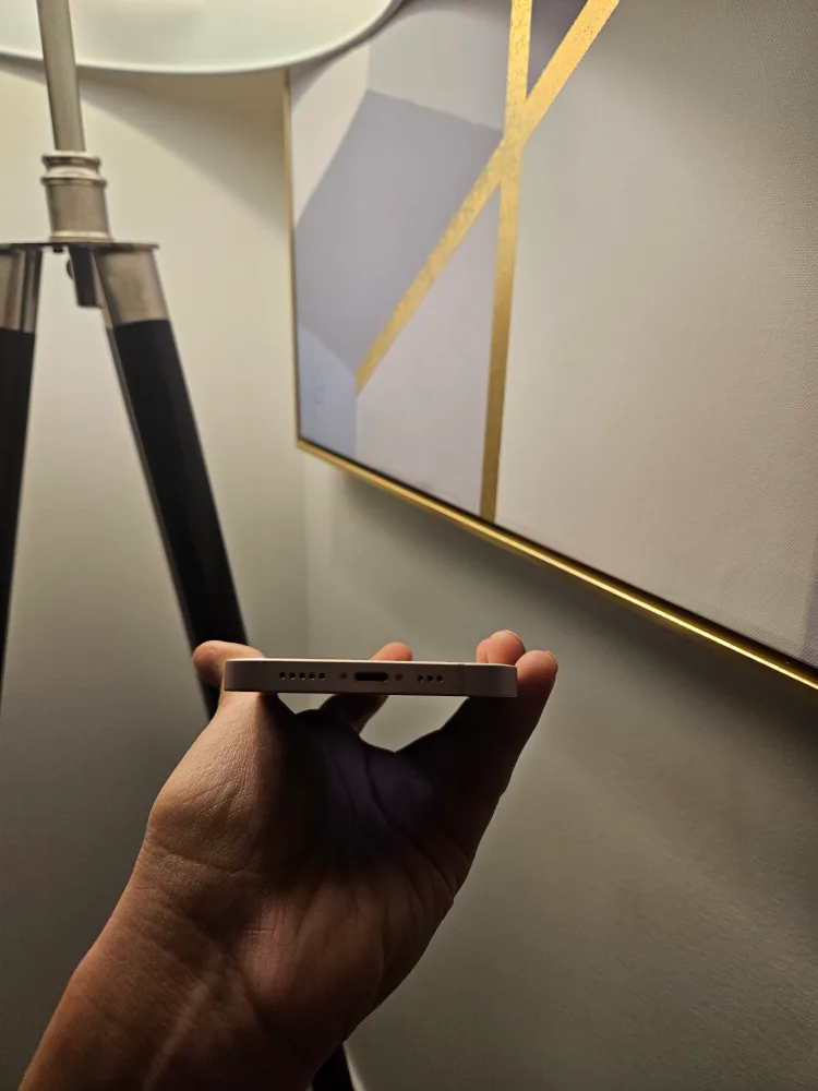 iphone 13 in excellent condition image indicator(5)