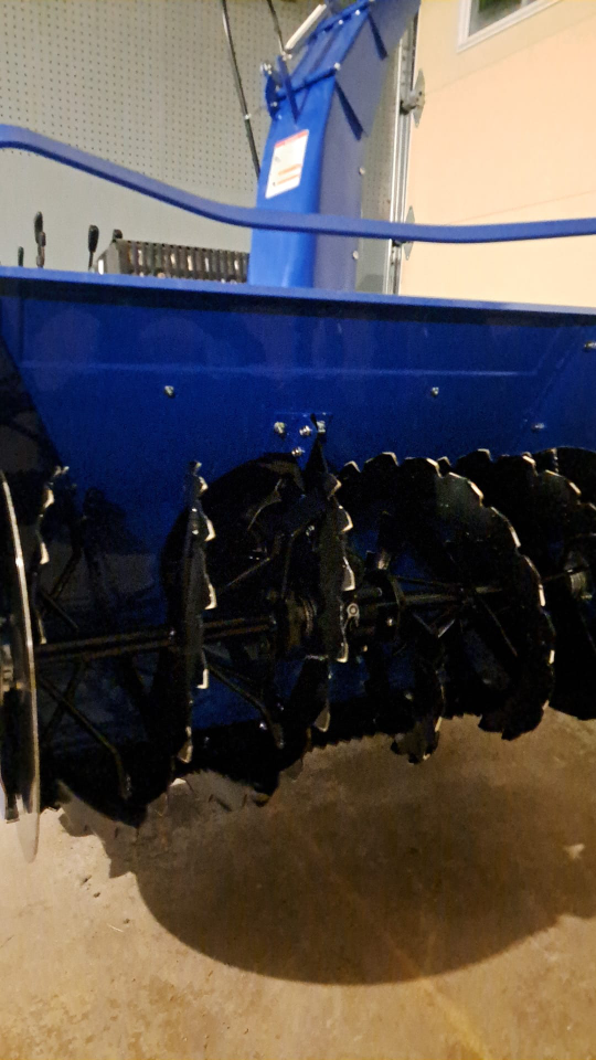 Yamaha YT1332 Track Snow blower - photo 3