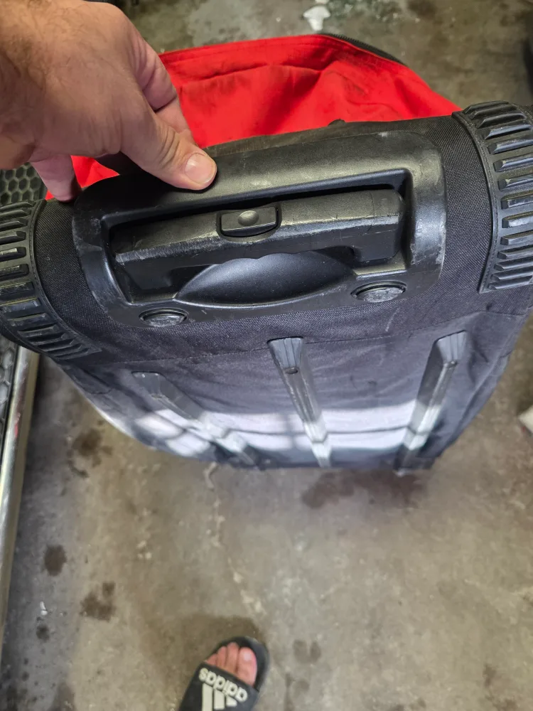 Keway Rolling Duffle Bag - Red and Black image indicator(2)