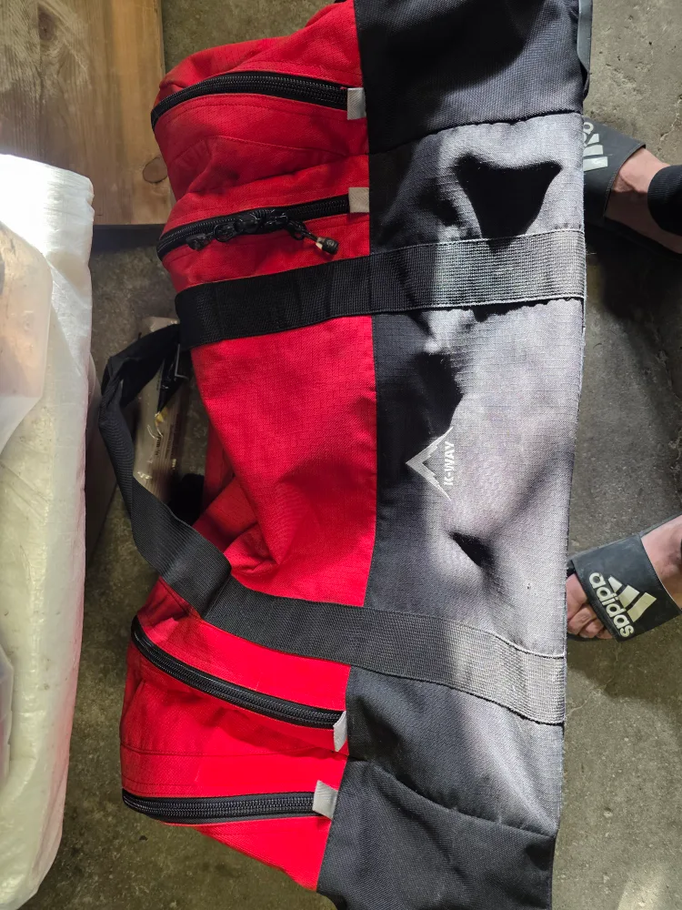 Keway Rolling Duffle Bag - Red and Black image indicator(3)