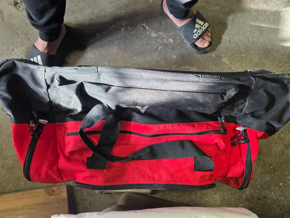 Keway Rolling Duffle Bag - Red and Black image indicator(4)