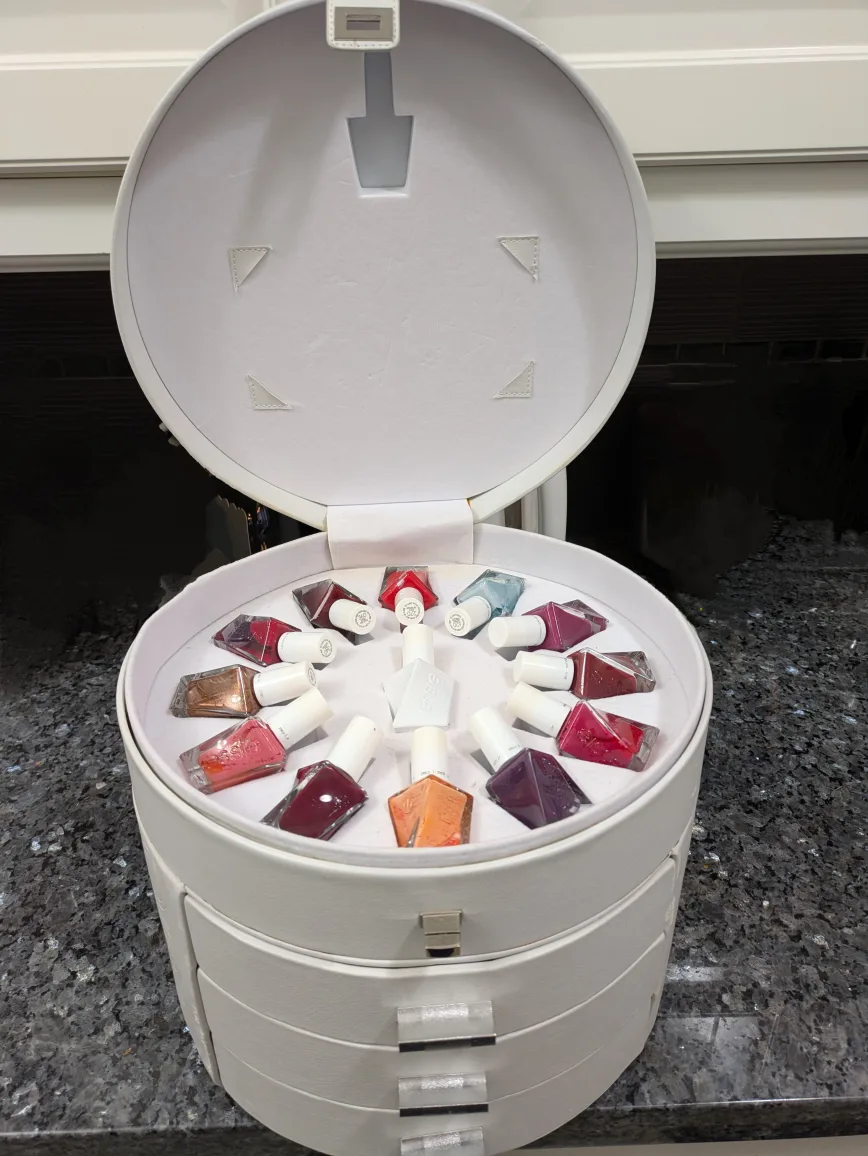 RARE, LIMITED EDITION Essie couture hat box image indicator(2)