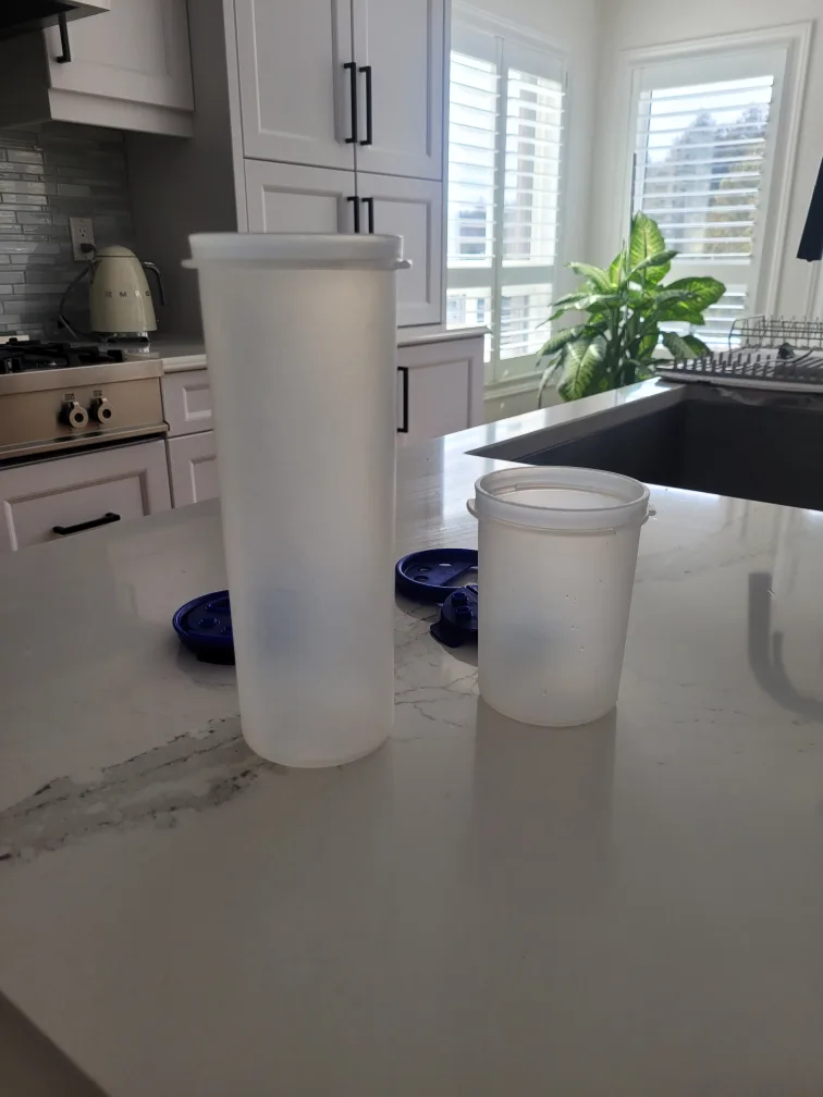 Tupperware Containers with Shaker Lids image indicator(2)