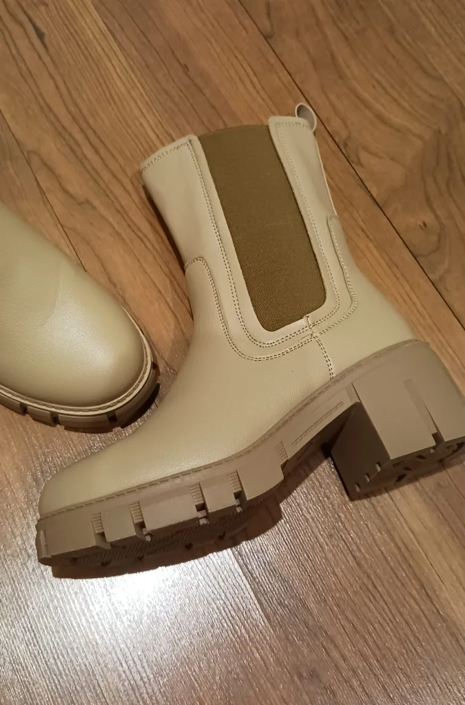 Tan Block Heel Chelsea Boots - Size 6 image indicator(3)