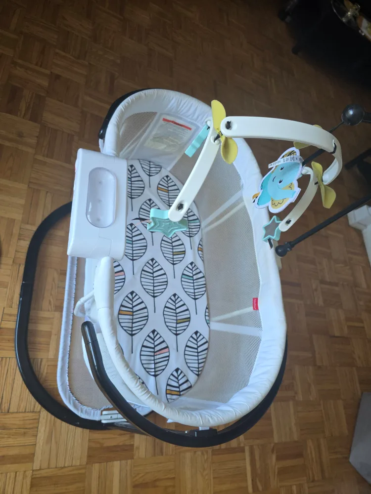 Fisher-Price Soothing Motions Bassinet image indicator(2)
