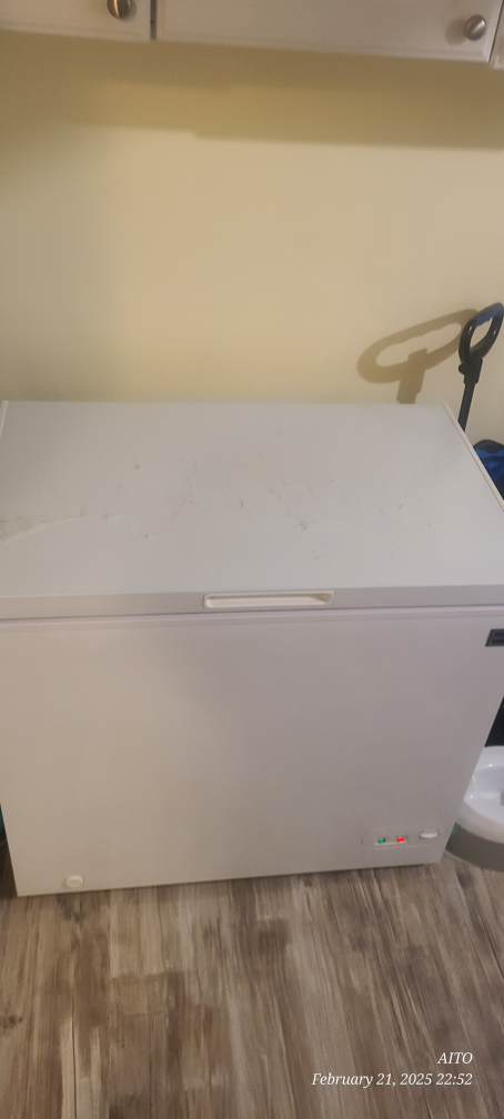RCA 7.0 Cu Ft Chest Freezer - RFRF472-B