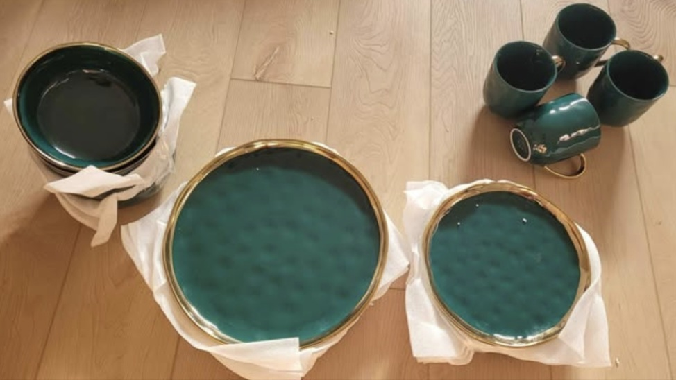 12-Piece Emerald Green Dinnerware Set with Gold Accents