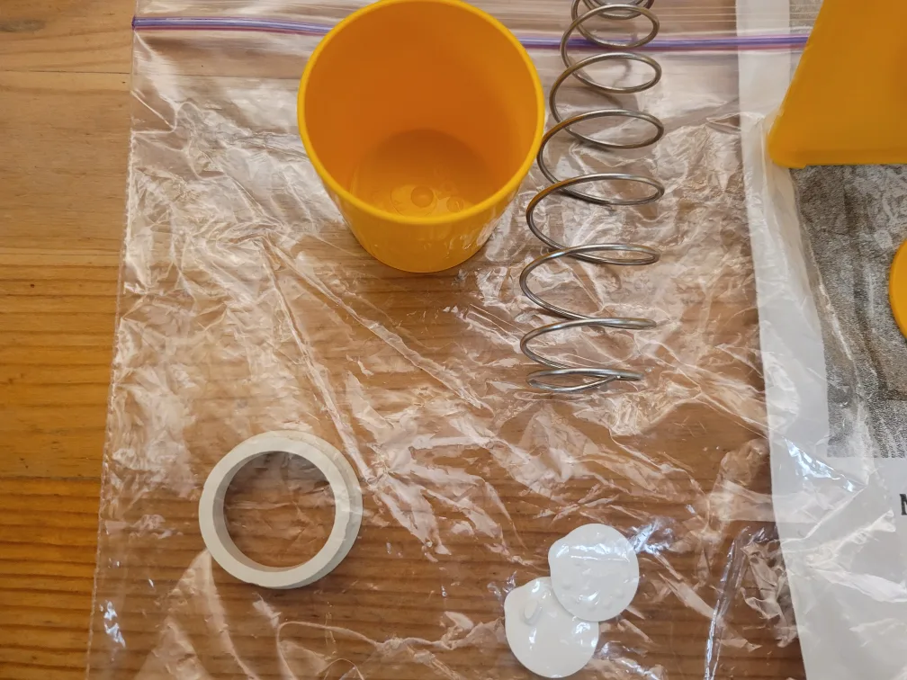 Medela Lactina Breast Pump with Replacement Parts image indicator(4)