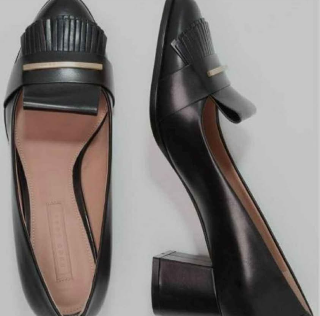 Hugo Boss Buckle Fringe Heels - photo 2