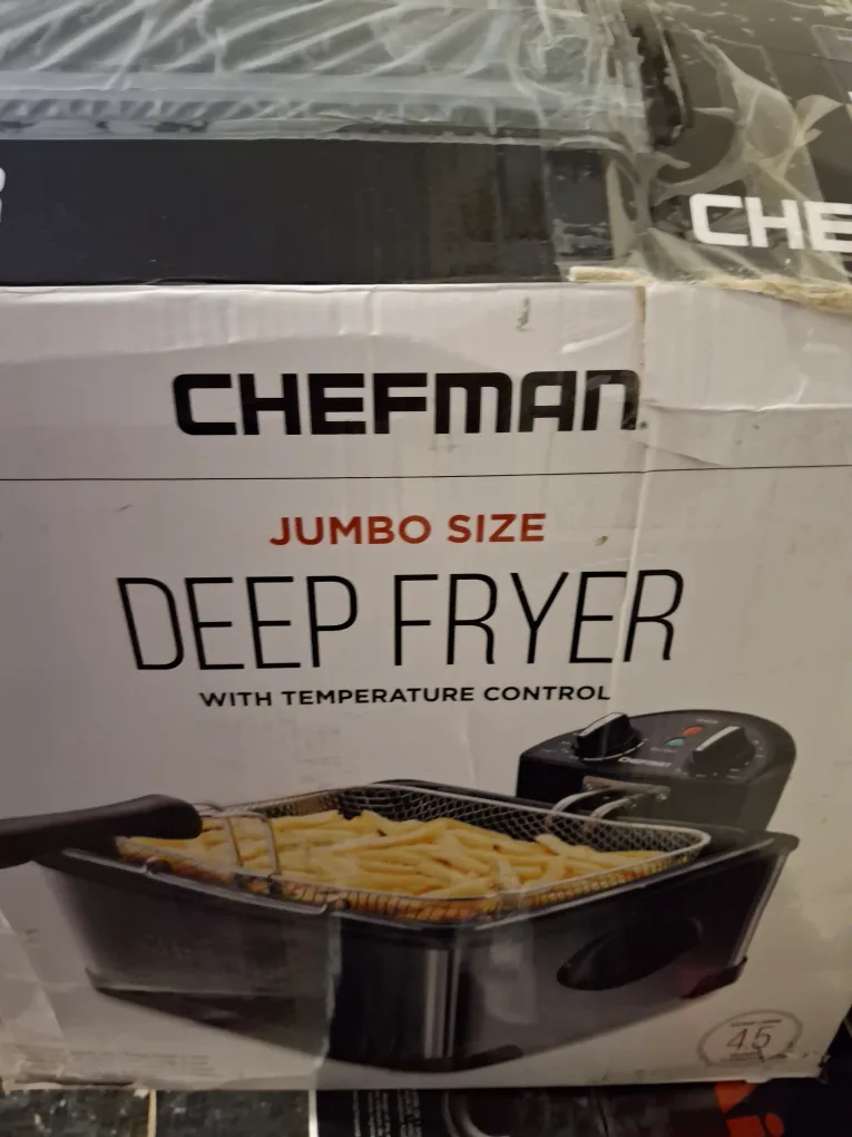 New never used  Chefman 4.3 Liter Deep Fryer with Basket image indicator(10)