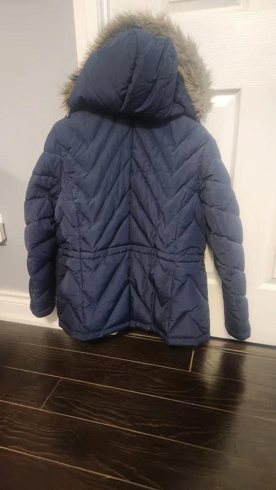 Stay Warm.. Coats in New Condition image indicator(7)