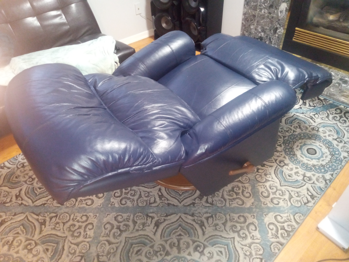 Pair of La-Z-Boy Recliners - Navy Blue and Black Leather - photo 2