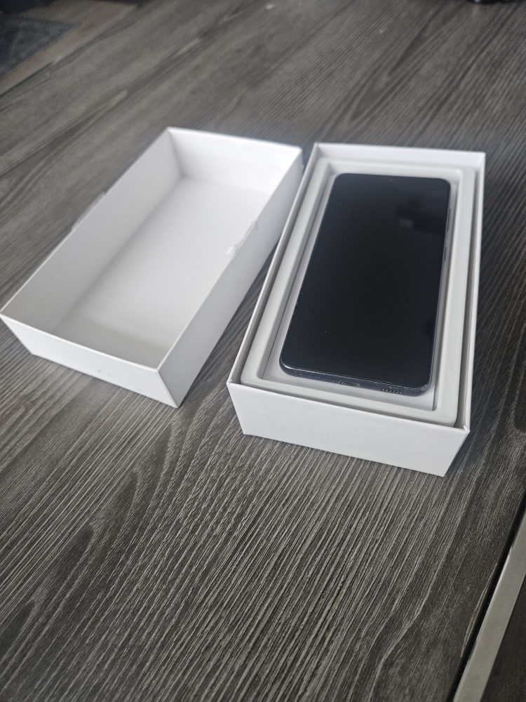 Samsung Galaxy S21 FE 5G Smartphone - Black