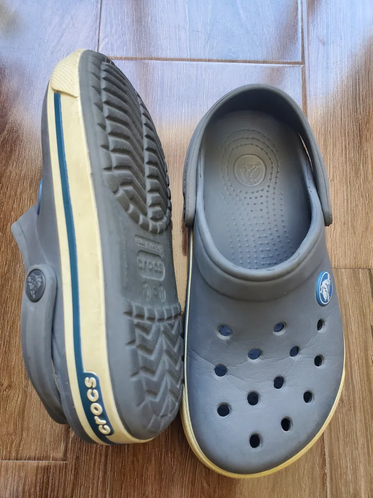 Crocs Kids Clogs Size C10/C11 image indicator(3)