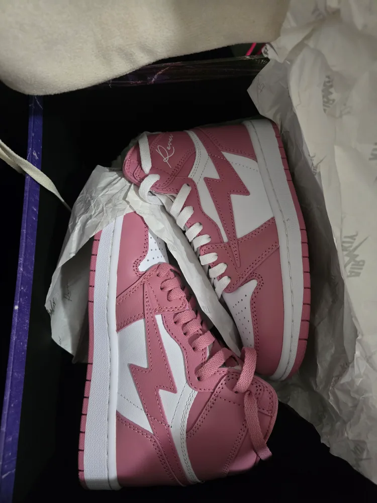 Reves x Air Jordan 1 High Pink Lightning image indicator(8)