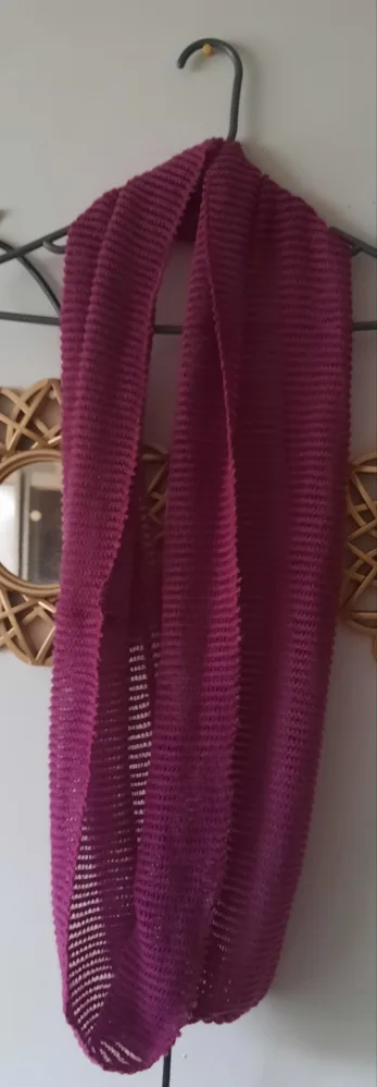 9 Scarves - Assorted Colours and Styles image indicator(5)