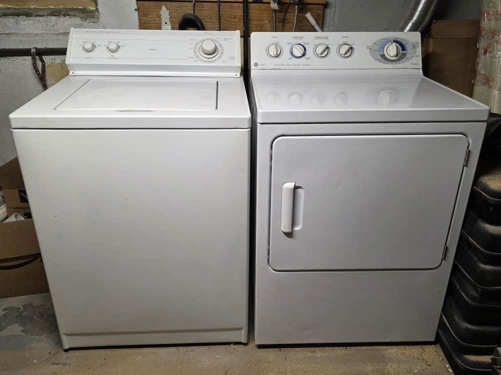 Whirlpool Washer and Dryer Set