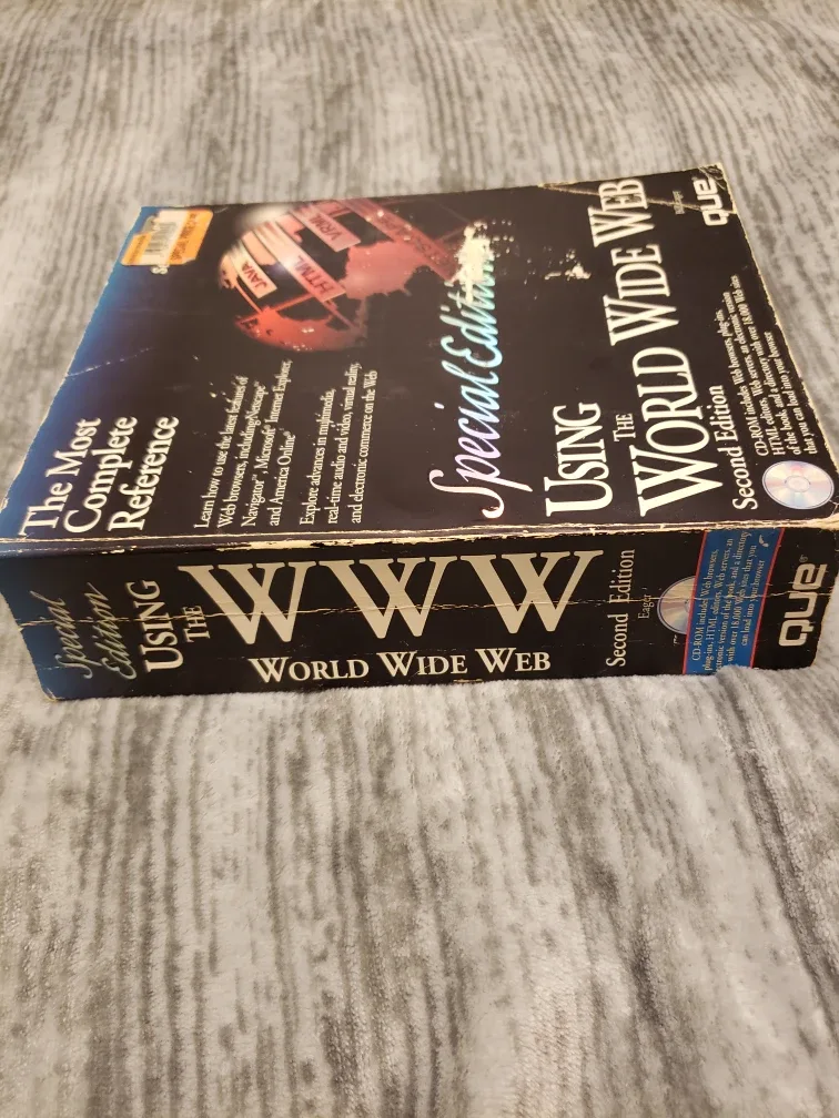 Vintage Que Using the World Wide Web Book #freecycle image indicator(2)