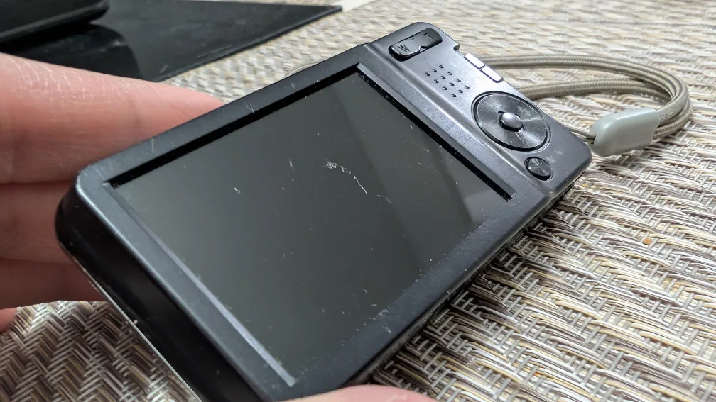 Sony DSC-W710/B 16 MP Digital Camera – Black image indicator(2)