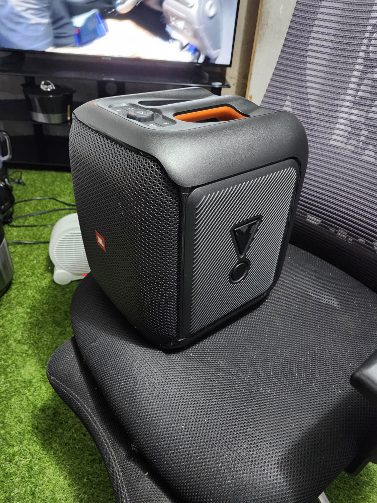 JBL Portable Bluetooth Speaker - photo 3