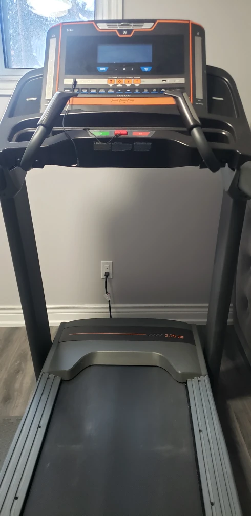 Maximus 2.75 HP Treadmill - Excellent Condition - photo 2