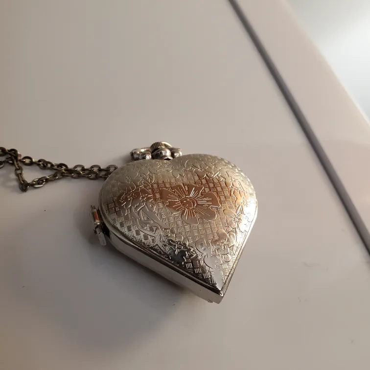 Heart-Shaped Pocket Watch Necklace image indicator(6)