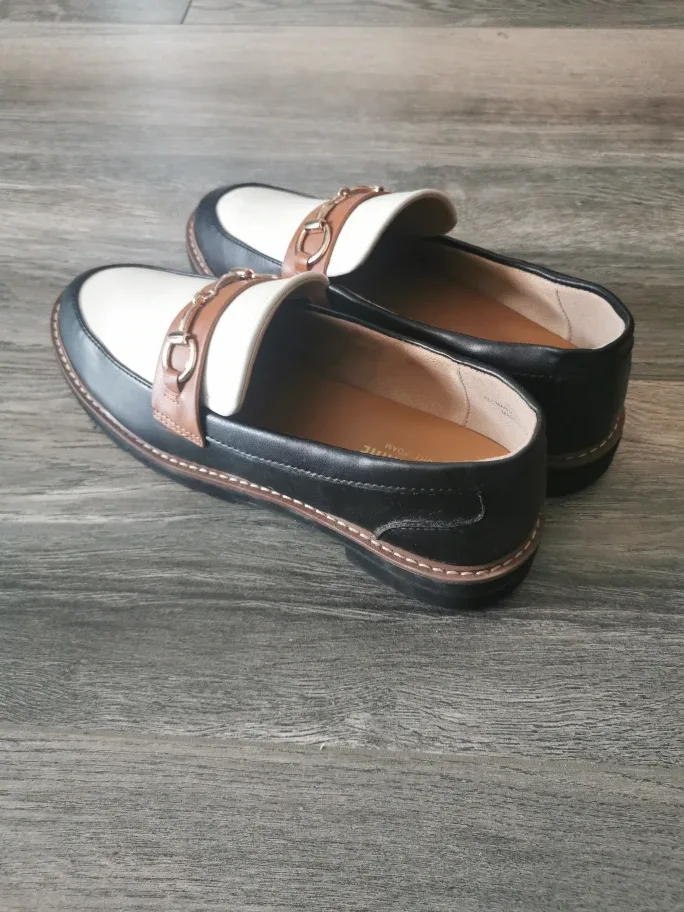 Cushionaire Women's Black and White Loafers - Size 8M image indicator(2)