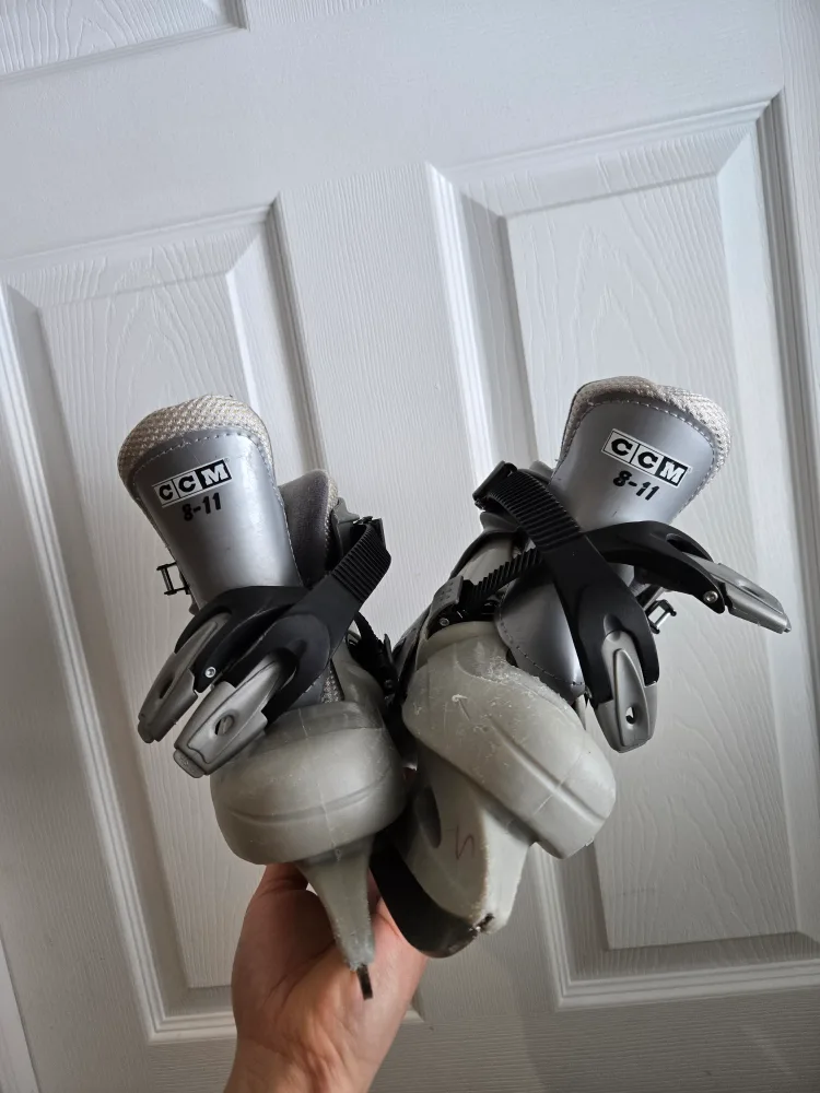 CCM Ice Skates Size 8-11 image indicator(2)