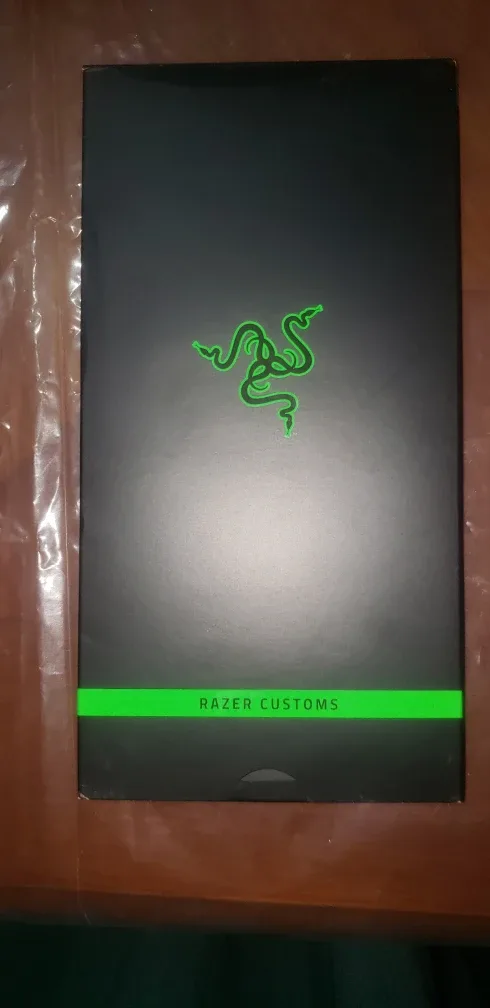 Razer Custom Cyberpunk 2077 iPhone 11 Pro Max Case - Yellow image indicator(6)