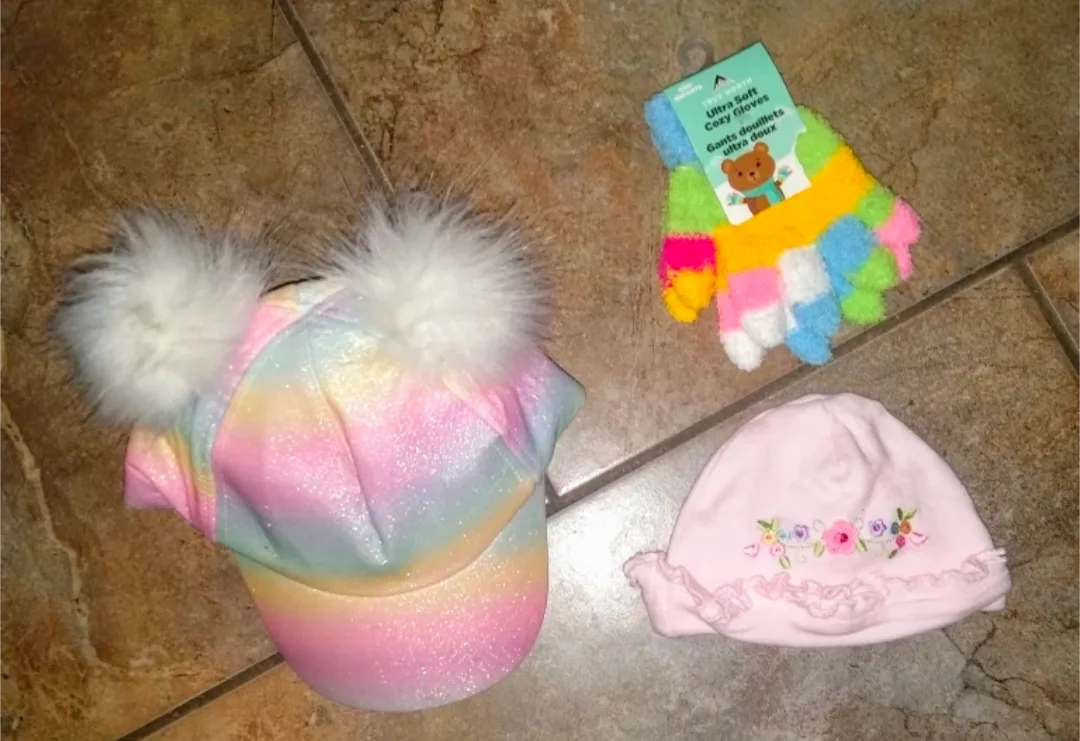 Children's Hats, Touques, Booties and Mittens image indicator(2)